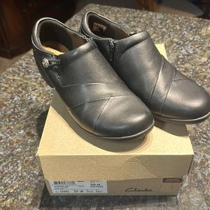 Like new in box, Clark’s Channing Ann Size 10 Wide.
